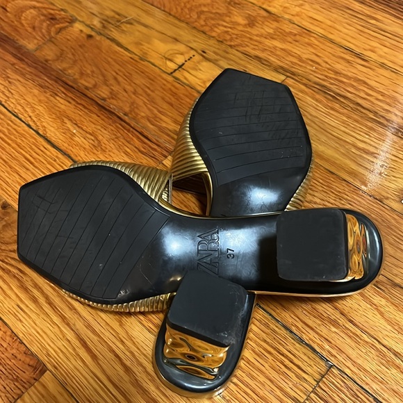 Zara Gold Metallic Sandals - Picture 4 of 4